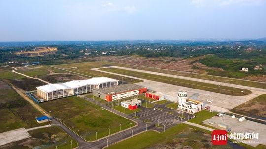 首现有人机与无人机同场飞行 自贡航空产业园即将上演“飞行秀”