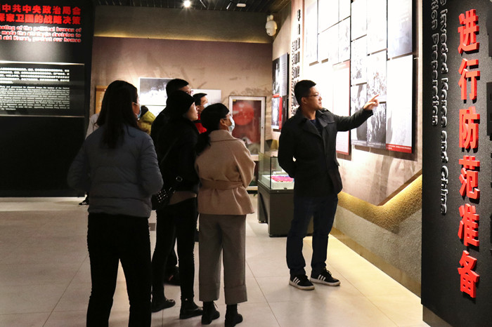 铭记伟大胜利 致敬人民英雄